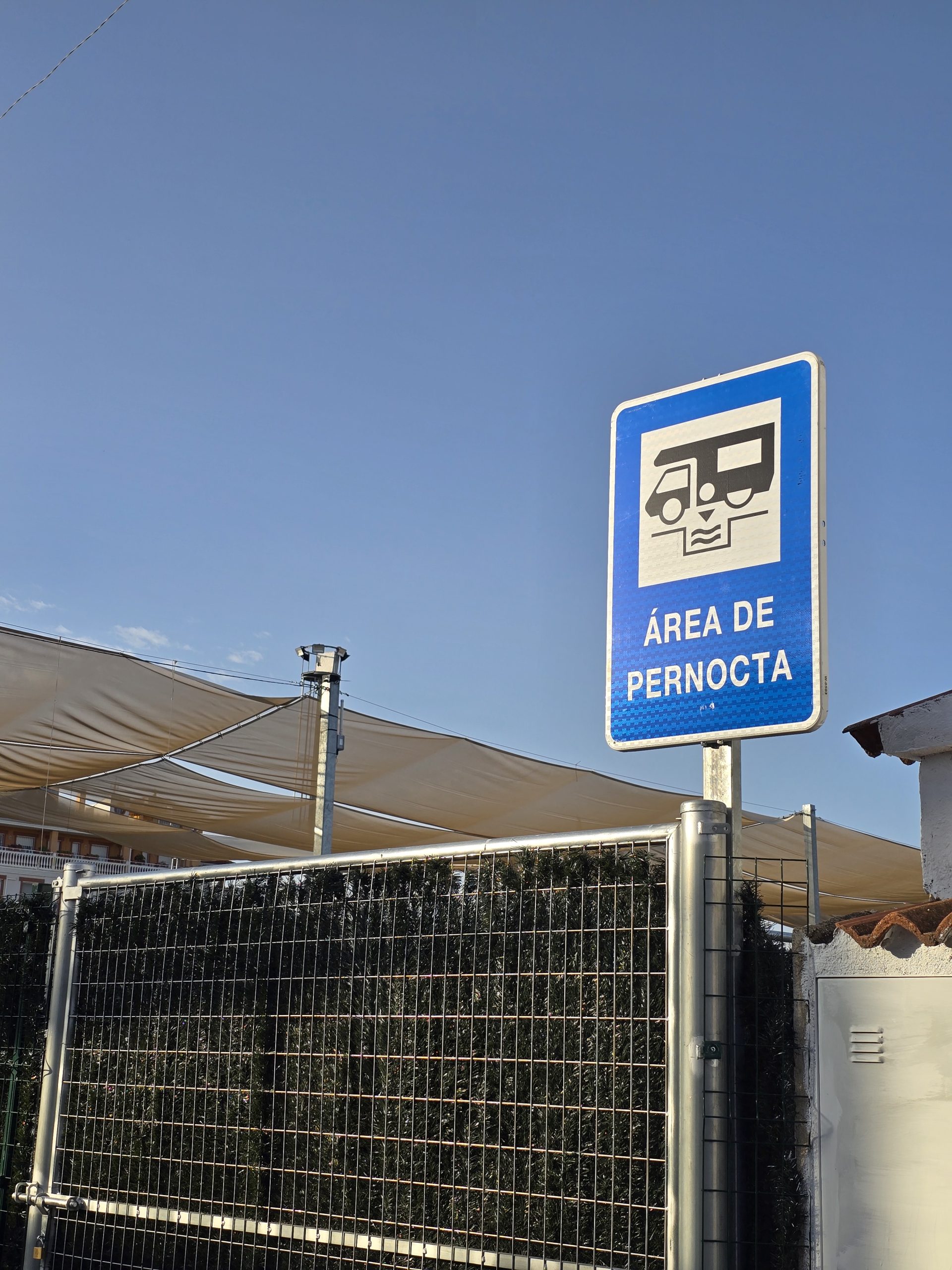 <div class="txtSlider1">Parking Caravanas </div>
<div>La Carolina</div>